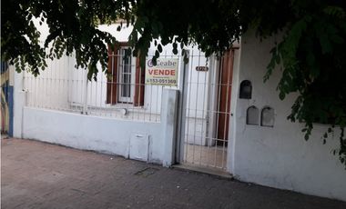 VENTA CASA 3 AMBIENTES MAS 7 AMBIENTES DEPENDENCIAS A REFORMAR