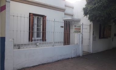 VENTA CASA 3 AMBIENTES MAS 7 AMBIENTES DEPENDENCIAS A REFORMAR