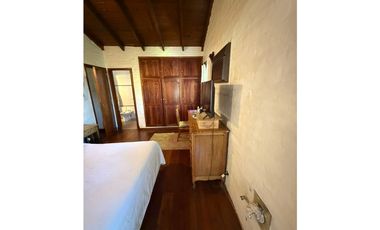 VENTA - Casa 5 amb, patio, cochera + piscina - Zona Pinos de Anchorena