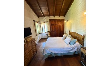 VENTA - Casa 5 amb, patio, cochera + piscina - Zona Pinos de Anchorena