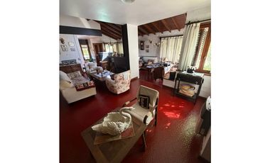 VENTA - Casa 5 amb, patio, cochera + piscina - Zona Pinos de Anchorena