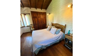 VENTA - Casa 5 amb, patio, cochera + piscina - Zona Pinos de Anchorena