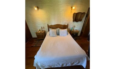 VENTA - Casa 5 amb, patio, cochera + piscina - Zona Pinos de Anchorena