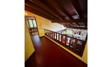 VENTA - Casa 5 amb, patio, cochera + piscina - Zona Pinos de Anchorena