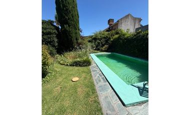 VENTA - Casa 5 amb, patio, cochera + piscina - Zona Pinos de Anchorena