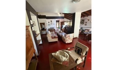 VENTA - Casa 5 amb, patio, cochera + piscina - Zona Pinos de Anchorena