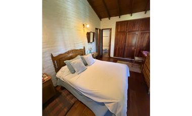 VENTA - Casa 5 amb, patio, cochera + piscina - Zona Pinos de Anchorena