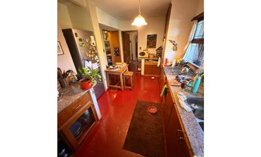 VENTA - Casa 5 amb, patio, cochera + piscina - Zona Pinos de Anchorena