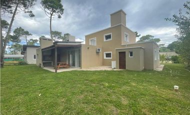 Casa a Estrenar en Pinamar Norte  4 Ambientes, Suite con Terraza