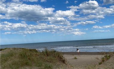 Lote frente al mar en La Caleta