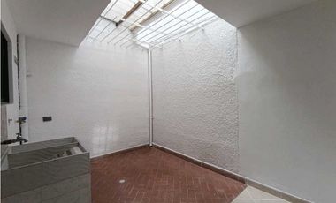 CASA PARA LA RENTA EN ENVIGADO (BARRIO LAS FLORES)