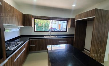 Casa nueva de 5 rec en venta en Granada Encuentro Playa del Carmen P4533