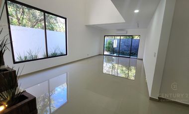 Casa nueva de 5 rec en venta en Granada Encuentro Playa del Carmen P4533