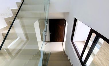 Casa nueva de 5 rec en venta en Granada Encuentro Playa del Carmen P4533