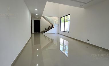 Casa nueva de 5 rec en venta en Granada Encuentro Playa del Carmen P4533