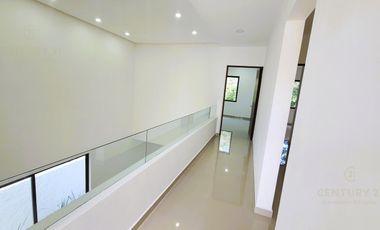 Casa nueva de 5 rec en venta en Granada Encuentro Playa del Carmen P4533