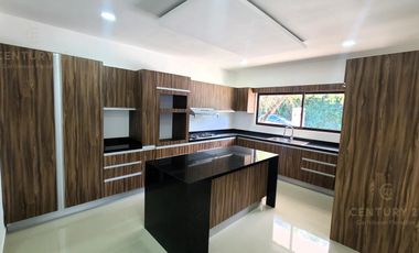 Casa nueva de 5 rec en venta en Granada Encuentro Playa del Carmen P4533