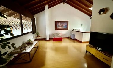 Venta de casa independiente en la Loma de Alejandría en el Poblado