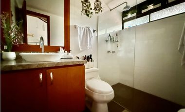 Venta de casa independiente en la Loma de Alejandría en el Poblado