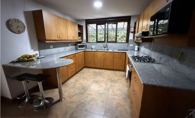 Venta de casa independiente en la Loma de Alejandría en el Poblado