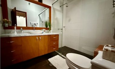 Venta de casa independiente en la Loma de Alejandría en el Poblado