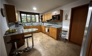 Venta de casa independiente en la Loma de Alejandría en el Poblado