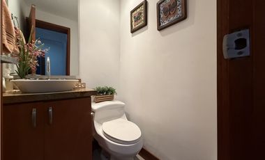 Venta de casa independiente en la Loma de Alejandría en el Poblado