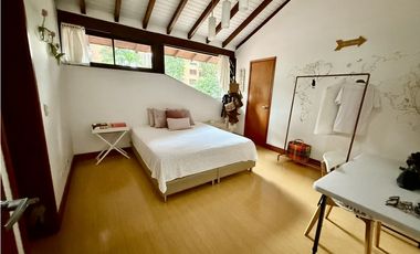 Venta de casa independiente en la Loma de Alejandría en el Poblado