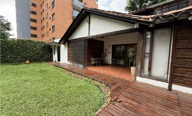 Venta de casa independiente en la Loma de Alejandría en el Poblado