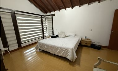 Venta de casa independiente en la Loma de Alejandría en el Poblado