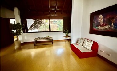 Venta de casa independiente en la Loma de Alejandría en el Poblado