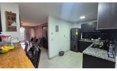 casa tercer piso de 90 metros disponible