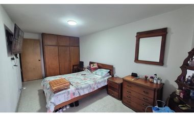casa tercer piso de 90 metros disponible