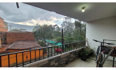 casa tercer piso de 90 metros disponible