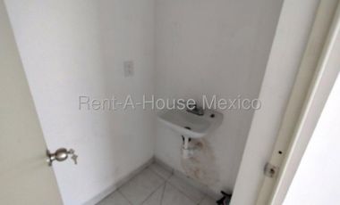 Cumbres de Juriquilla local comercial en RENTA RAH2022