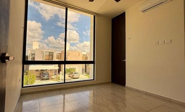 Casa en Renta en Privada con Amenidades, Cancha de Padel y Vigilancia 24 horas