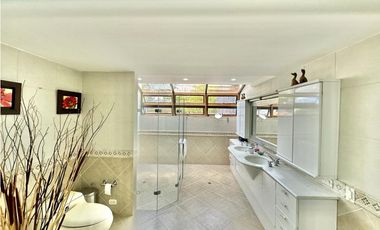 Casa de ensueño en el Poblado cerca al club campestre para la venta