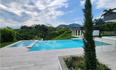 ✨ Casa de Lujo Nueva en Condominio – Combia, Pereira