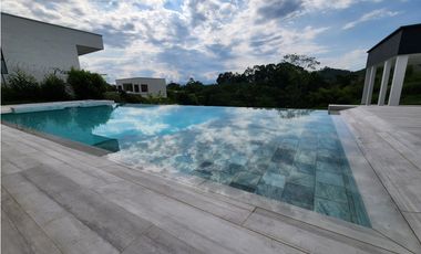 ✨ Casa de Lujo Nueva en Condominio – Combia, Pereira