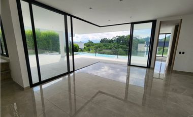 ✨ Casa de Lujo Nueva en Condominio – Combia, Pereira