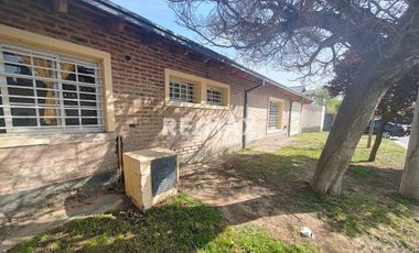 CASA EN VENTA EN CIPOLLETTI- B° PARQUE 12 DE SEPT.