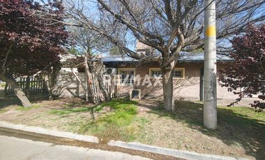 CASA EN VENTA EN CIPOLLETTI- B° PARQUE 12 DE SEPT.