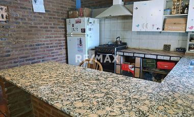 CASA EN VENTA EN CIPOLLETTI- B° PARQUE 12 DE SEPT.