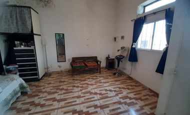 VENTA PH AL FRENTE MONOAMBIENTE MORON SUR