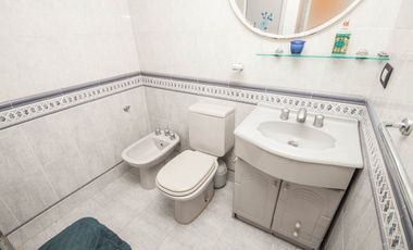 VENTA CASA DE 5 AMBIENTES EN COUNTRY EL PARAISO