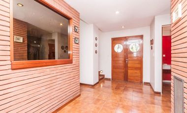 VENTA CASA DE 5 AMBIENTES EN COUNTRY EL PARAISO