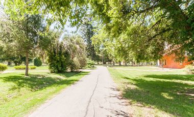 VENTA CASA DE 5 AMBIENTES EN COUNTRY EL PARAISO