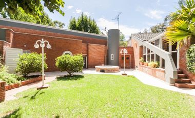 VENTA CASA DE 5 AMBIENTES EN COUNTRY EL PARAISO