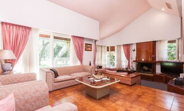 VENTA CASA DE 5 AMBIENTES EN COUNTRY EL PARAISO
