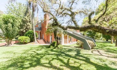 VENTA CASA DE 5 AMBIENTES EN COUNTRY EL PARAISO